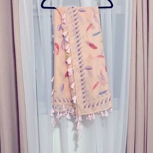 Lightweight scarf. Feather print. Excellent condition.